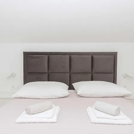 M&a 2 Apartment *