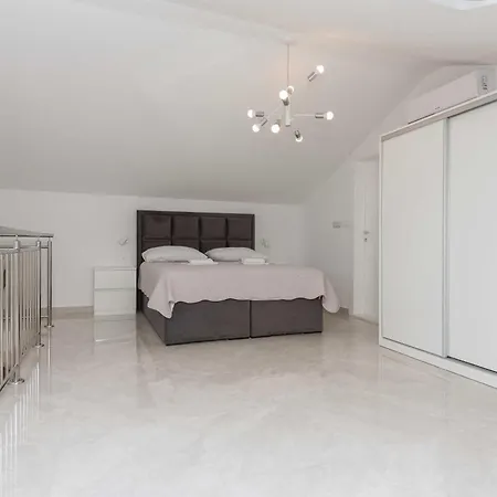 Apartment M&a 2 *