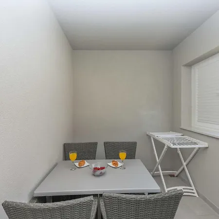 M&a 2 Apartment Makarska