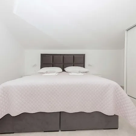 M&a 2 Apartment