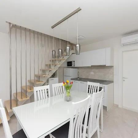 M&a 2 Makarska